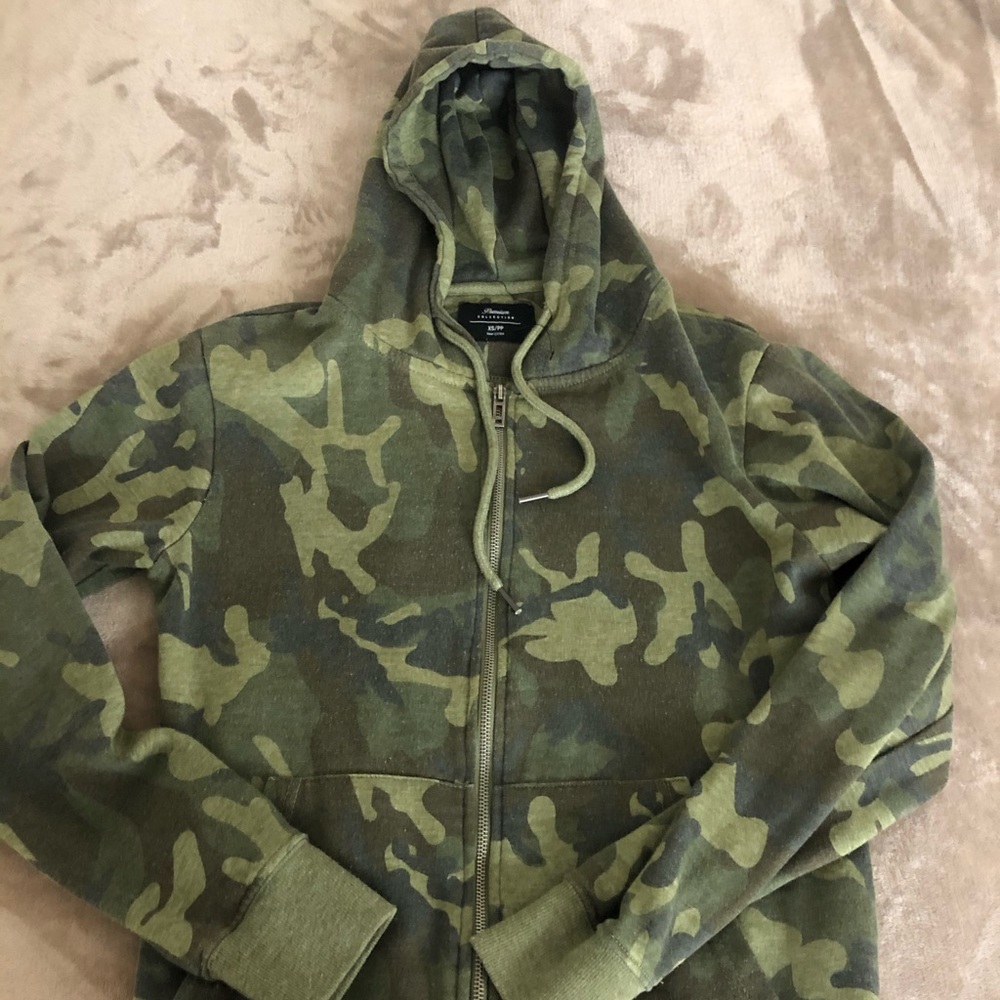 Camouflage zip up sweater